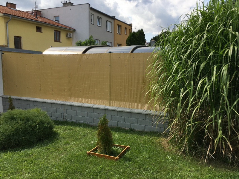 umělý bambus plot okrový v roli